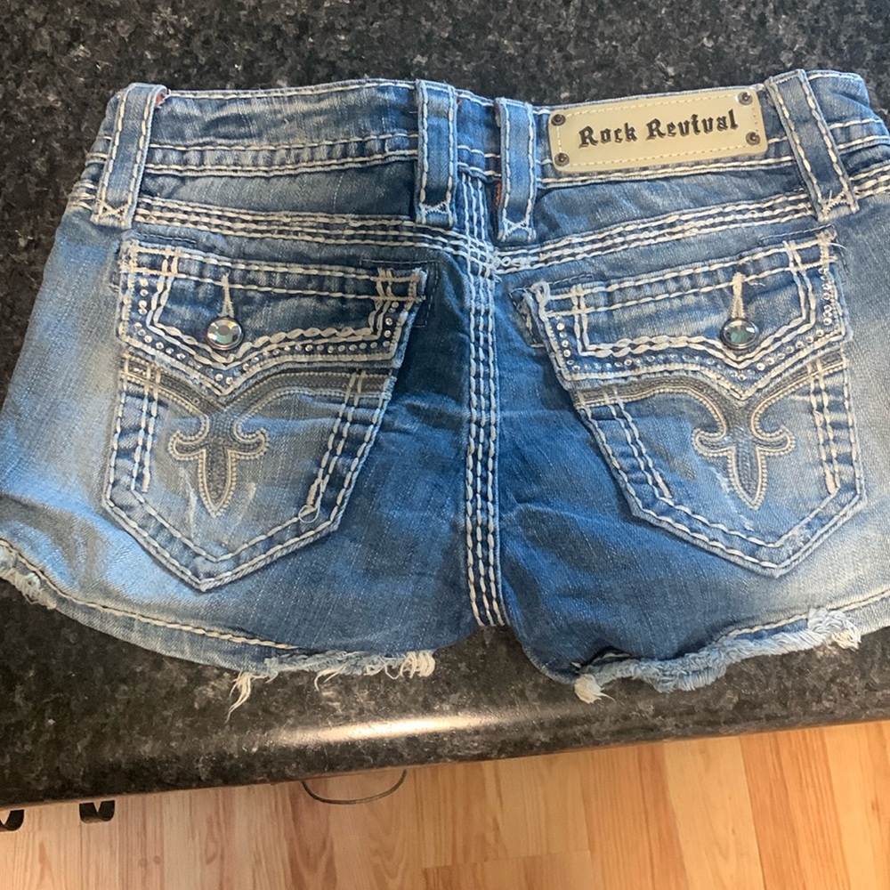 Rock revival shorts. Size 26. Only tried on.